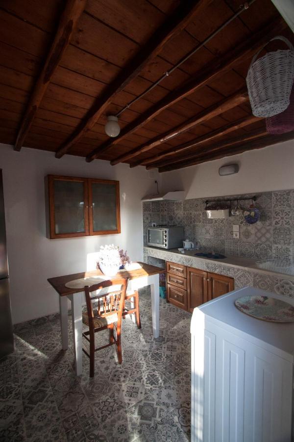 Venerdi Libero Villa Kini Buitenkant foto